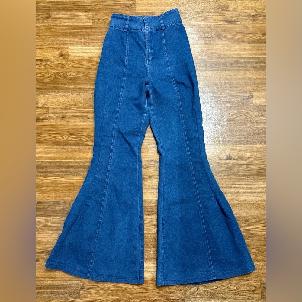 Altar’d State High Rise Medium wash bell bottoms, wide leg stretch denim 4 med